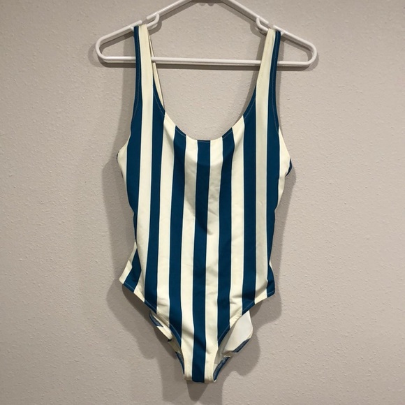 SOLD ❌ Solid & Striped • Striped one piece - Picture 6 of 8